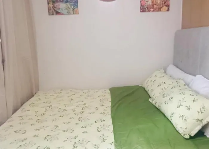 Bed & Breakfast Cozy Space At Red Makati Manila