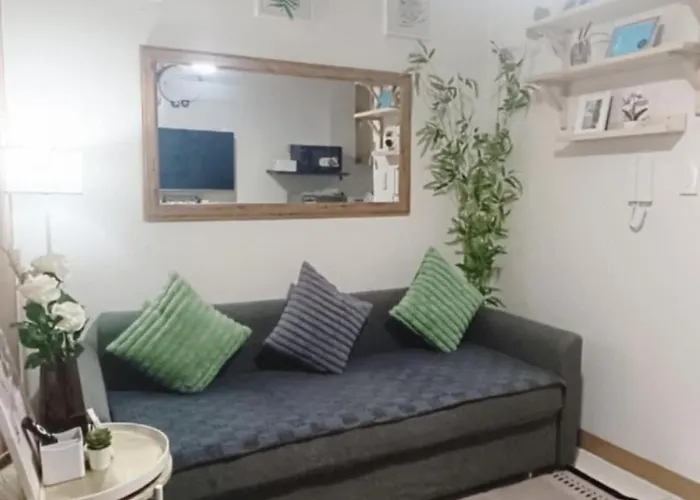 Cozy Space At Red Makati Bed & Breakfast Manila