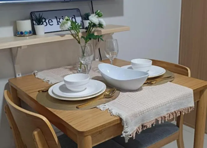 Cozy Space At Red Makati Bed & Breakfast