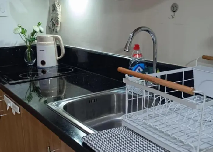 Bed & Breakfast Cozy Space At Red Makati