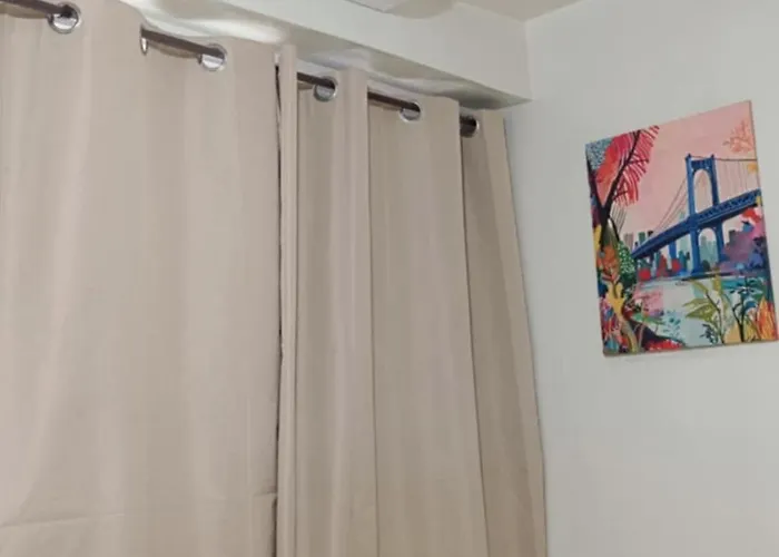 Cozy Space At Red Makati Bed & Breakfast Manila