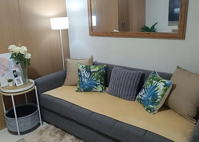 Bed & Breakfast Cozy Space At Red Makati Manila