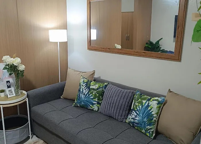 Cozy Space At Red Makati Bed & Breakfast